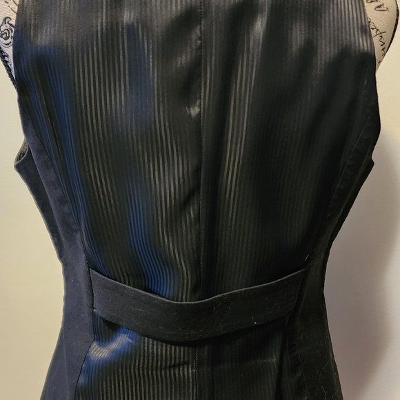 Vest - Picture 2 of 8